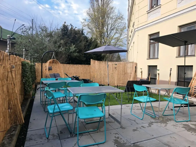 Charming 1BR Apt With Garden Danube