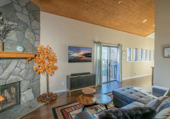 Viking Bear Lair Lakefront Condo