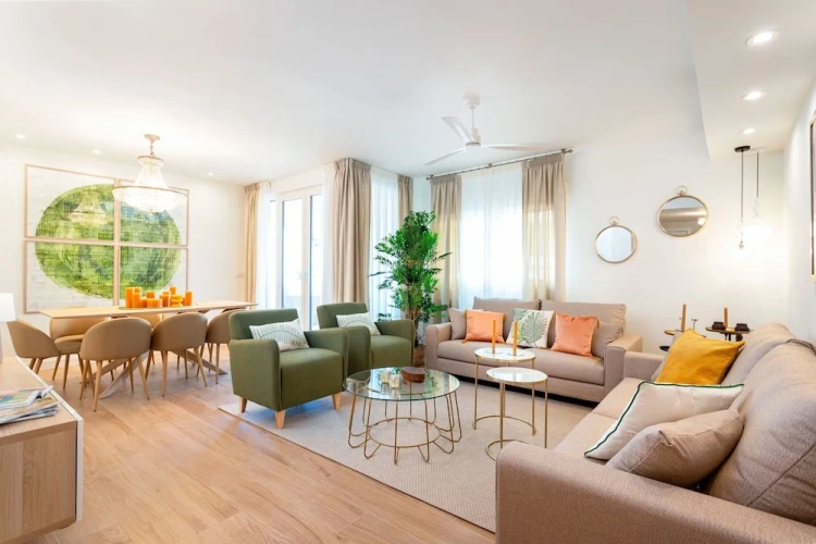 5 Bedrooms Apartment