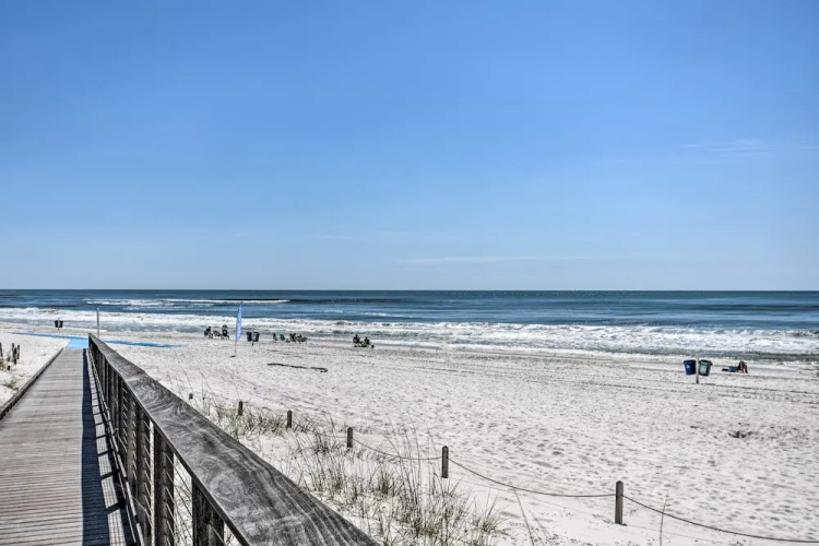 Chic Gulf Shores Condo w/ Pool & Beach Access