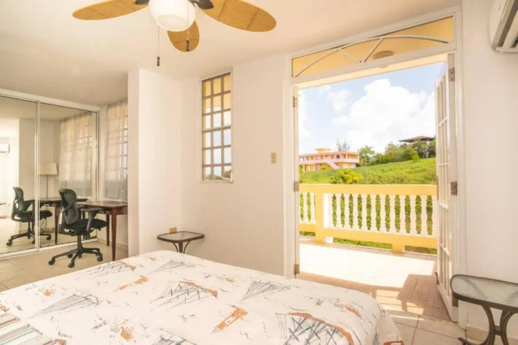 3 bdr apt with pool steps from Sandy Beach