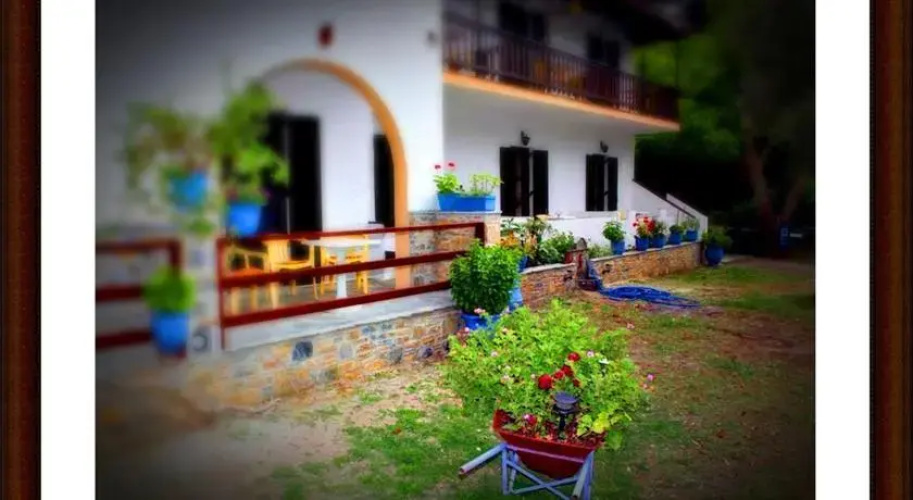 Spiros Rooms