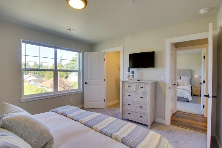 Monroe Apartment Near Evergreen State Fairgrounds!