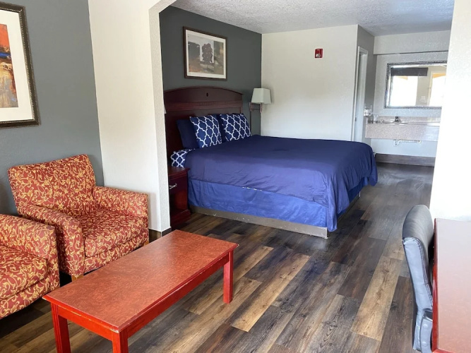 Magnolia Inn And Suites