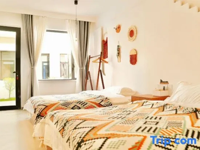 Standard Twin room with mountain view