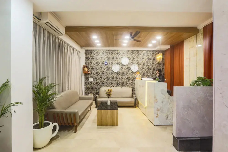 Hotel Emerald Suites & Banquet