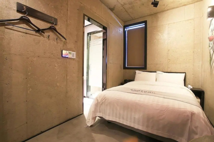 Yeongdeungpo Chateau Hotel