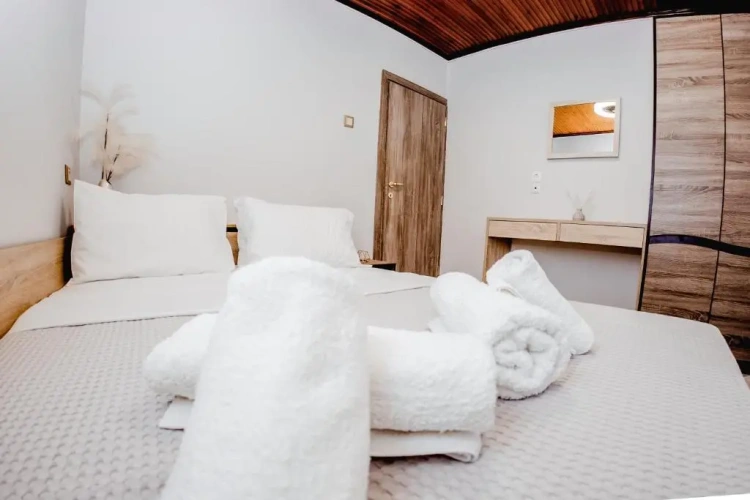2 Bedrooms Cottage