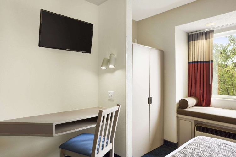 Microtel Inn & Suites By Wyndham Louisville East photo 8