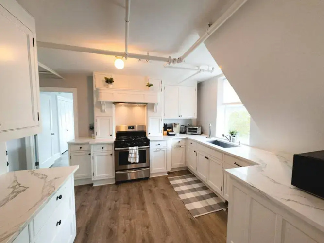 Water Access 5-bed 2-bath Retreat