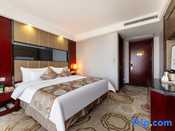 2 Bedrooms Business Suite with city view
