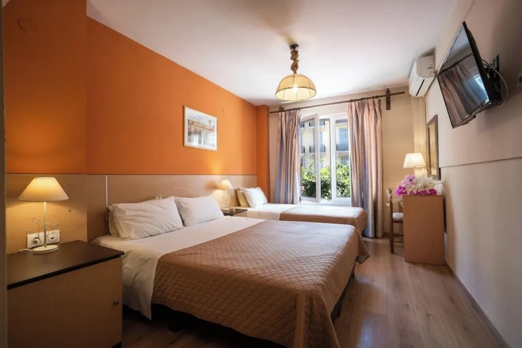 Standard Triple room with balcony