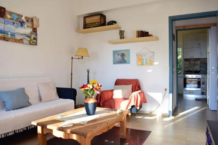 Sunny Sea-View Apartment in Halepa