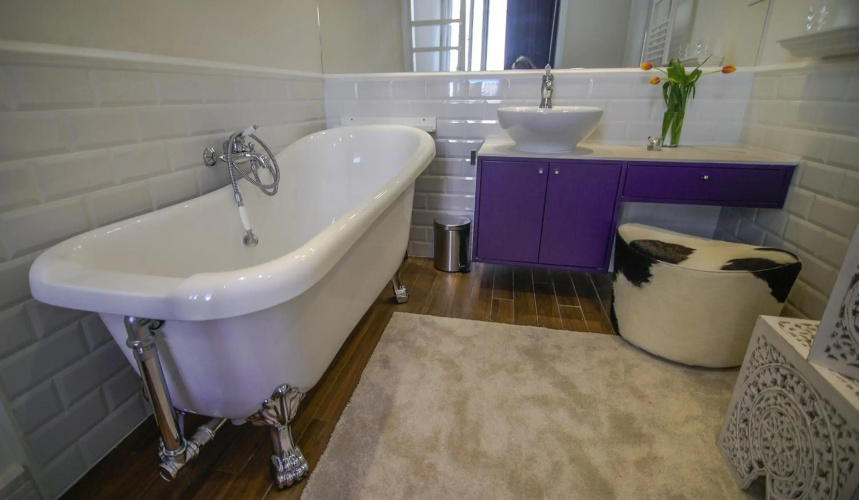 Opera Apartment with Garage, 2BR & 2BTH, AC