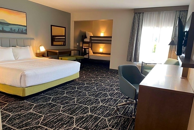 Quadruple Family Suite