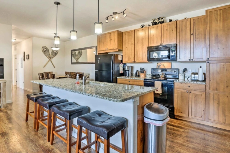 3 Bedrooms Apartment