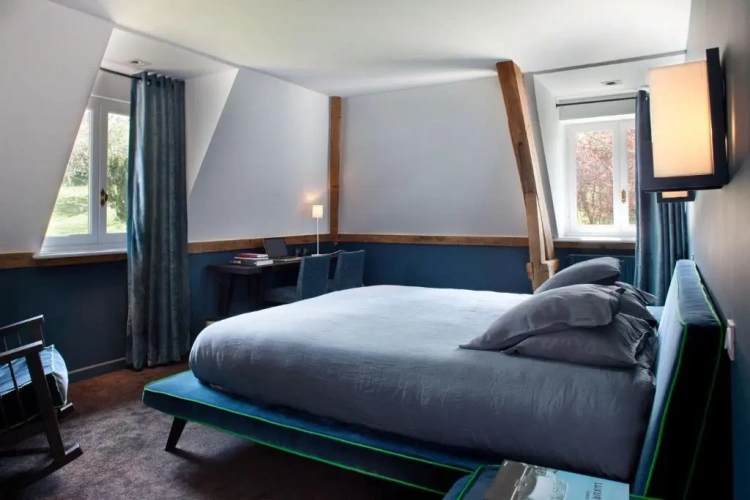 Standard Double Basement room