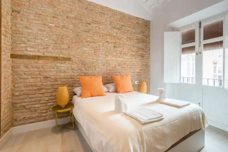 TE2A-El Teatro Brick Wall Suite Prime Location