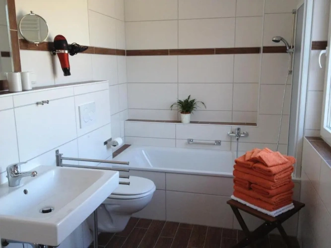 2 Bedrooms Apartment