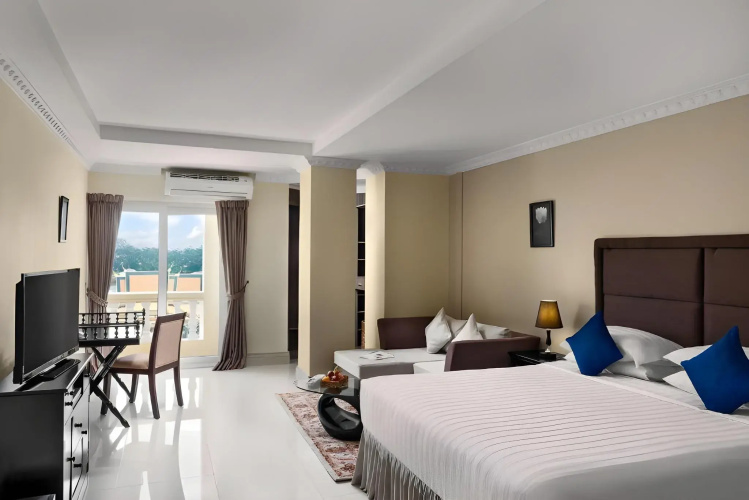 Palace Gate Hotel & Residence by EHM
