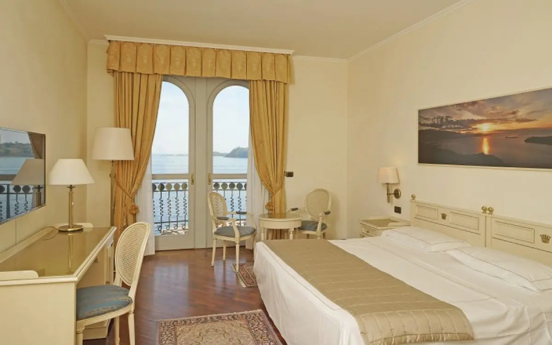 Deluxe room with balcony and with lake view