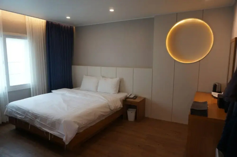 Lang Sam Hotel