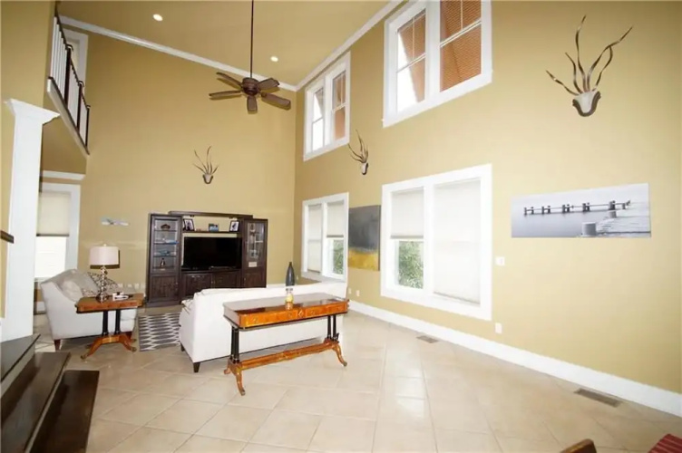 Hemingways Luxury Beach Place