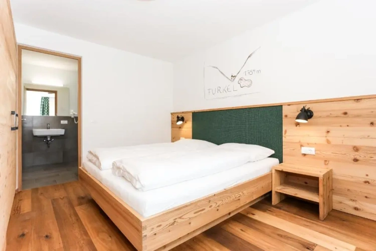 2 Bedrooms Apartment