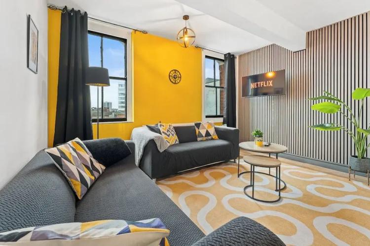 3 Bed Flat - Sleeps 8 - Parking - Wifi