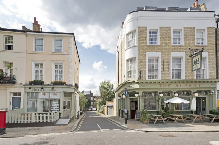 Spacious Lower Ground Studio in Primrose Hill