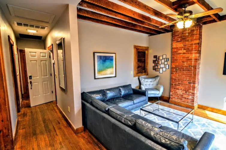 3br, 1 Bath, Sleeps 6-8 3 Bedroom Apts
