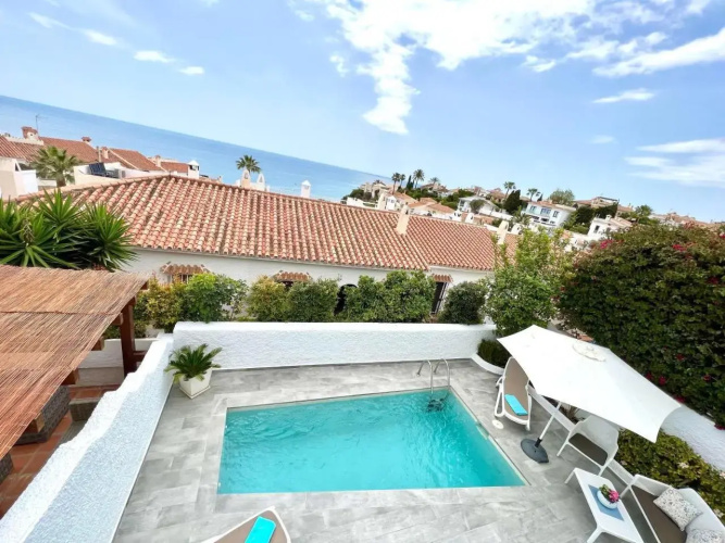Wonderful house just above the Sea