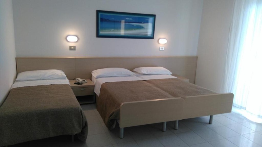 Standard Triple room with balcony