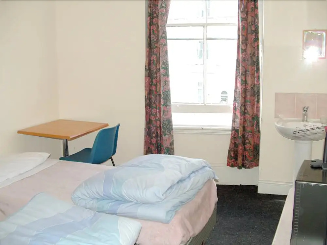 Central Hotel - Hostel