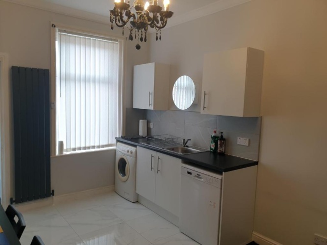 3 Bedrooms Apartment