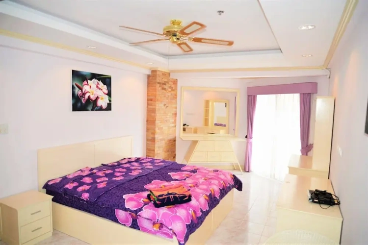Apartment with balcony