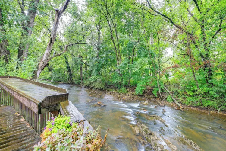 Charming Damascus Retreat w/ Deck & Creek Views!