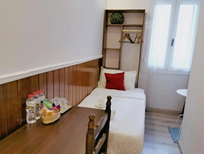Barcelona Corona Hostal