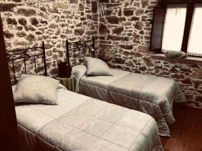 4 Bedrooms Cottage