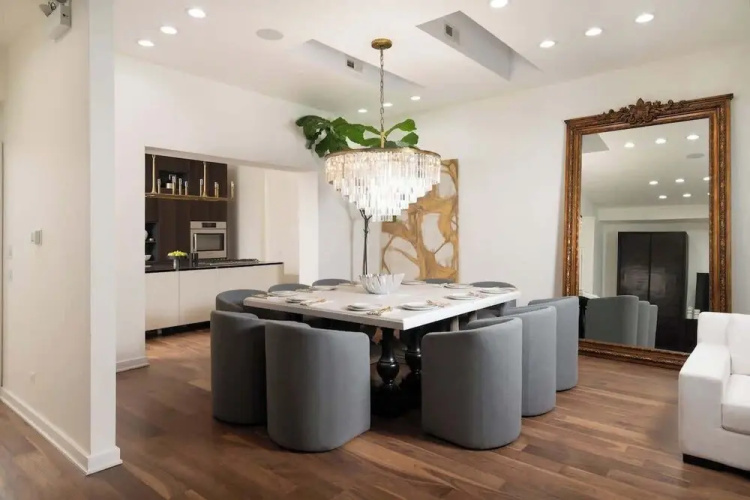 Luxury 4BD Gold Coast Penthouse With Deck Views