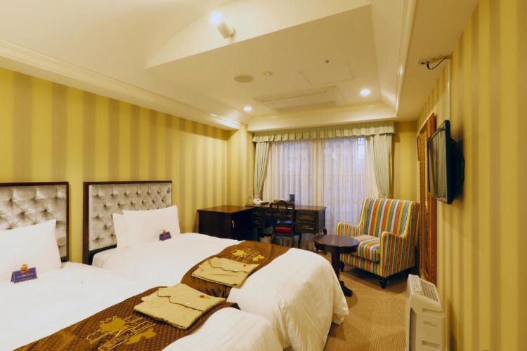 Standard Twin room with balcony