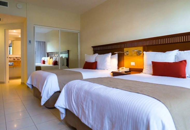 Superior room with balcony and with garden view