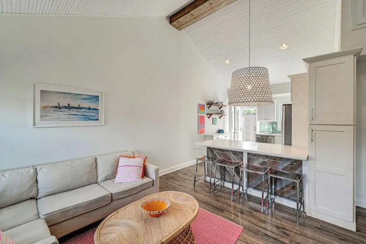Walk to Beach & Dtwn Dining! Avalon Coastal Escape