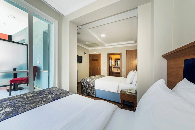 Standard Triple room with balcony
