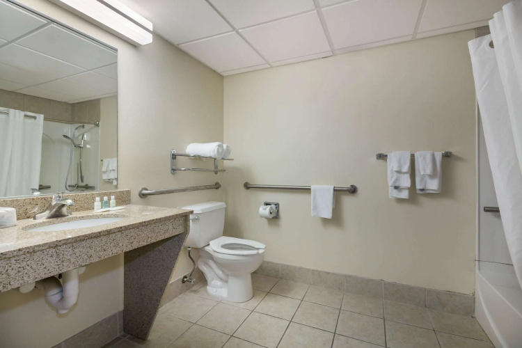 Clarion Pointe Charleston - West Ashley photo 10