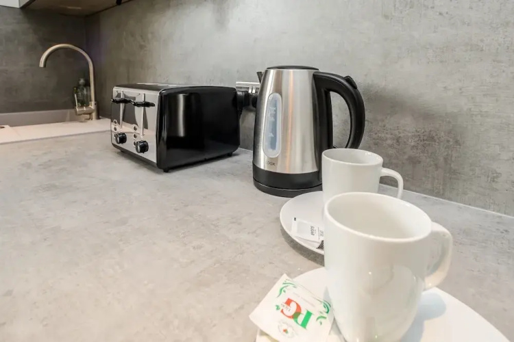 Exquisite Serviced Studio With Private Parking