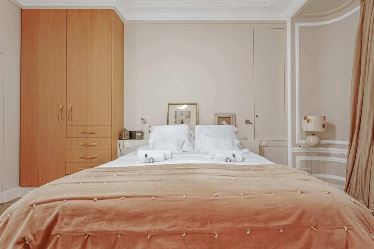 Beautiful Lavish Apartment for 6 in Paris VII by Guestready - Image 6