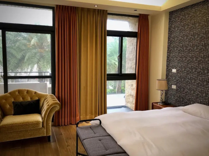 11 Cafe & Lodging