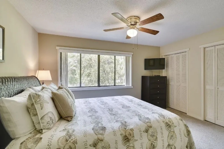 17 Sailmaster Commons - 2 Br home by RedAwning