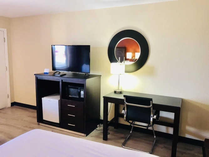 Standard Sextuple Family room